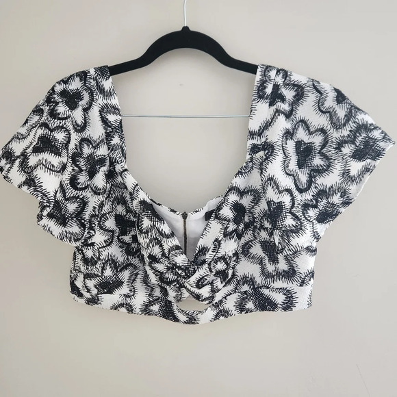 NWOT BCBGMaxAzria | Floral Embroidered Crop Top - Size L - Picture 3 of 11